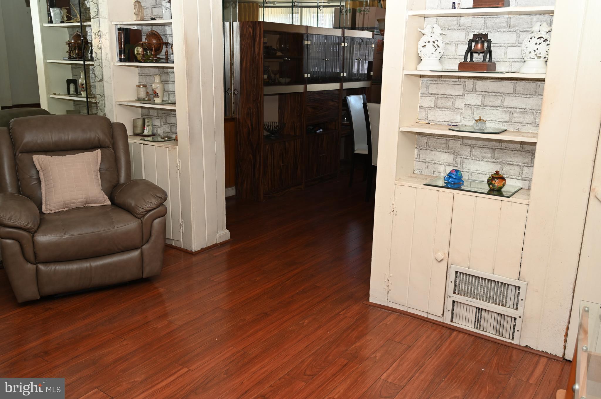 WEST OAK LANE - Residential