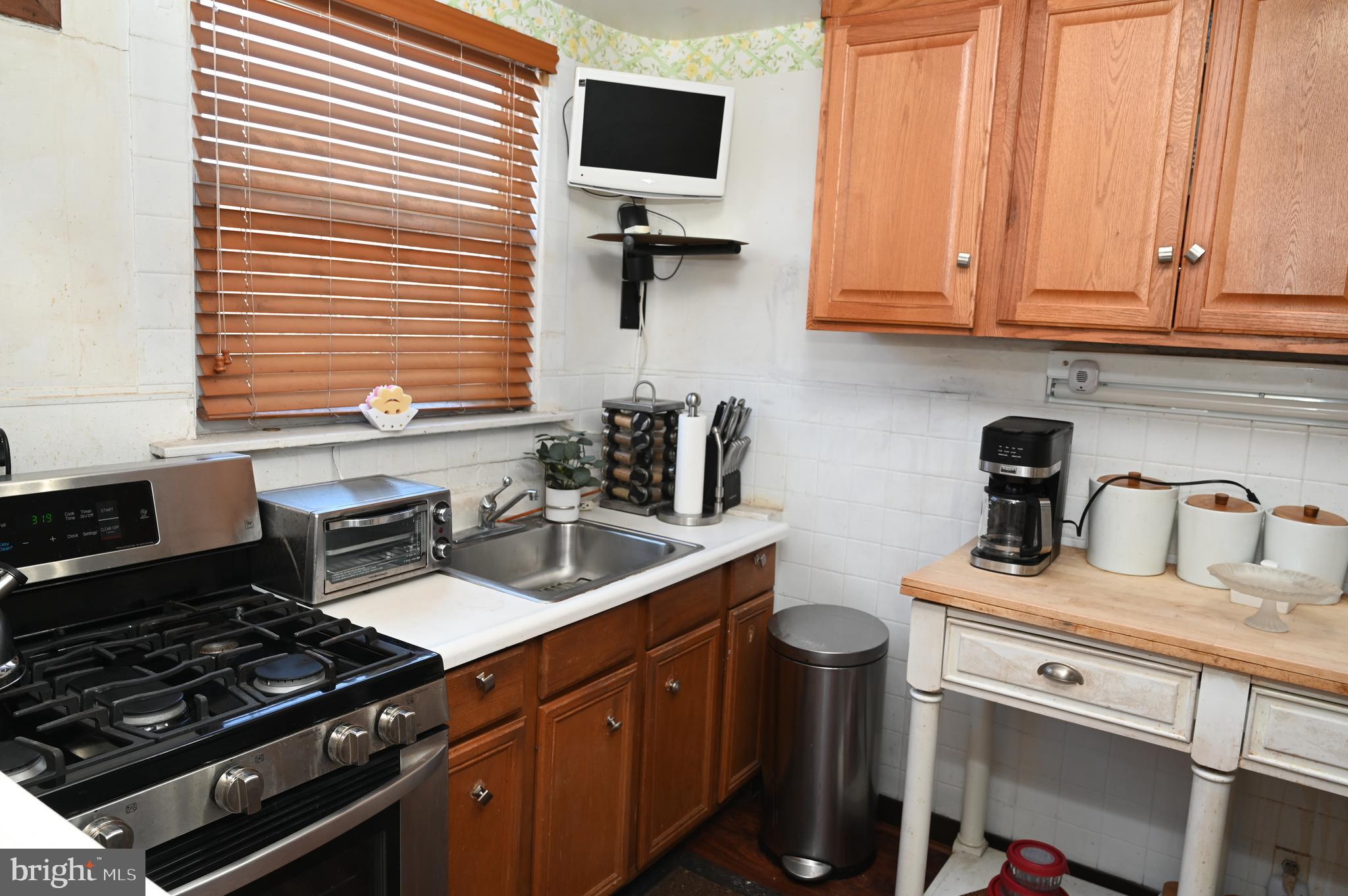 WEST OAK LANE - Residential