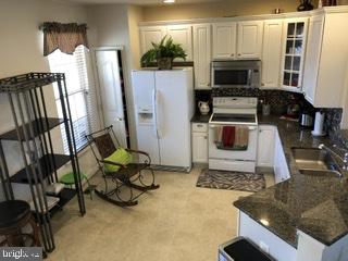 MONMOUTH MEADOWS - Residential Lease