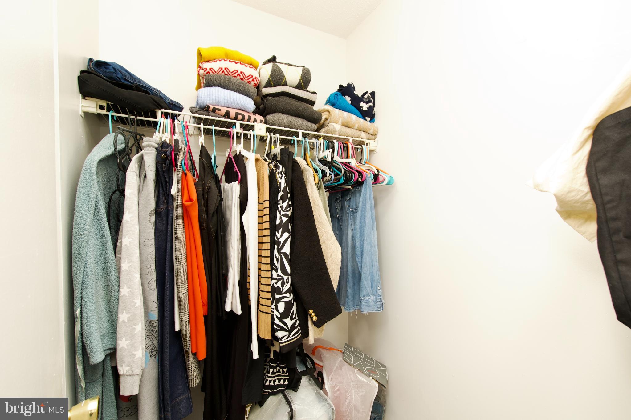 VALLEY STREAM ESTATES - Residential