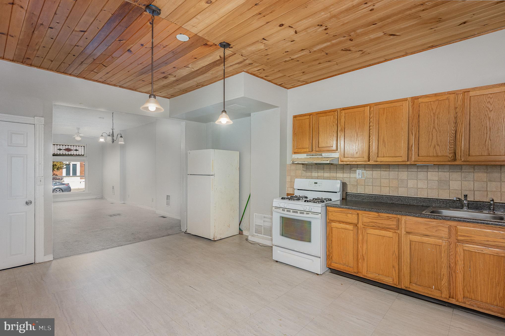 BROADWAY EAST - Residential