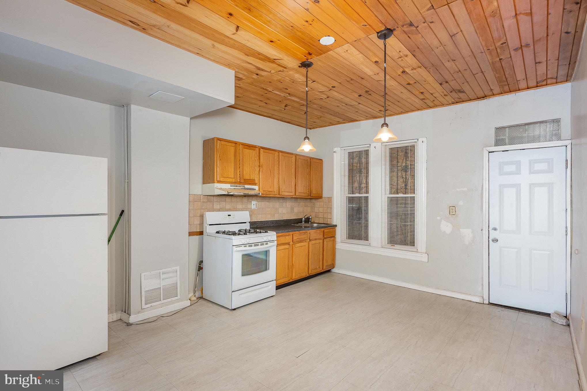 BROADWAY EAST - Residential
