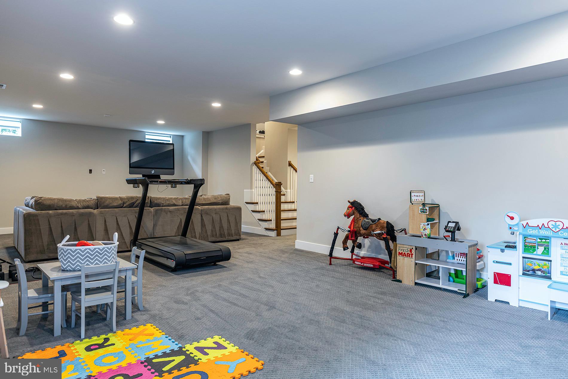 WEST VIENNA WOODS - Residential