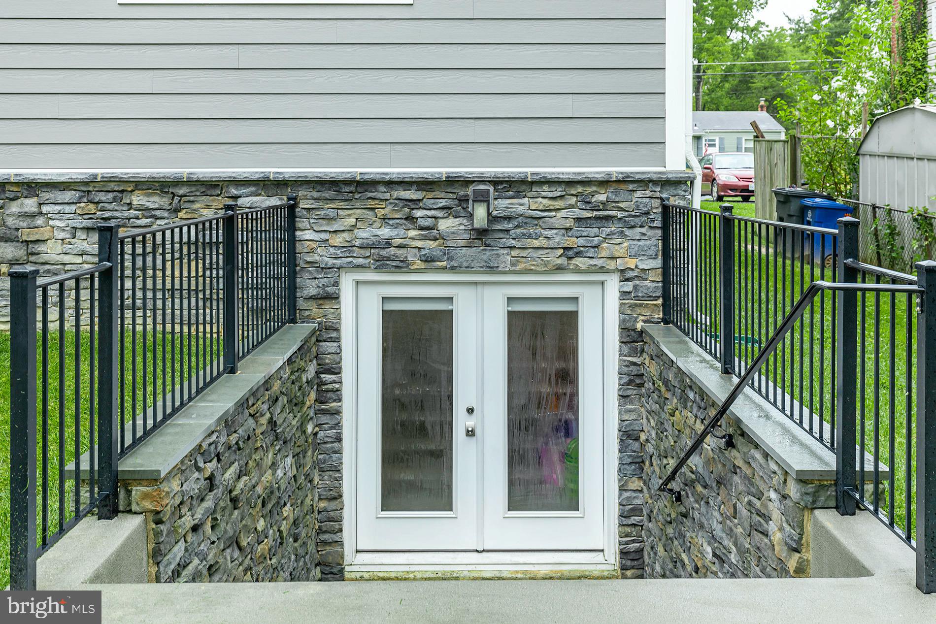 WEST VIENNA WOODS - Residential