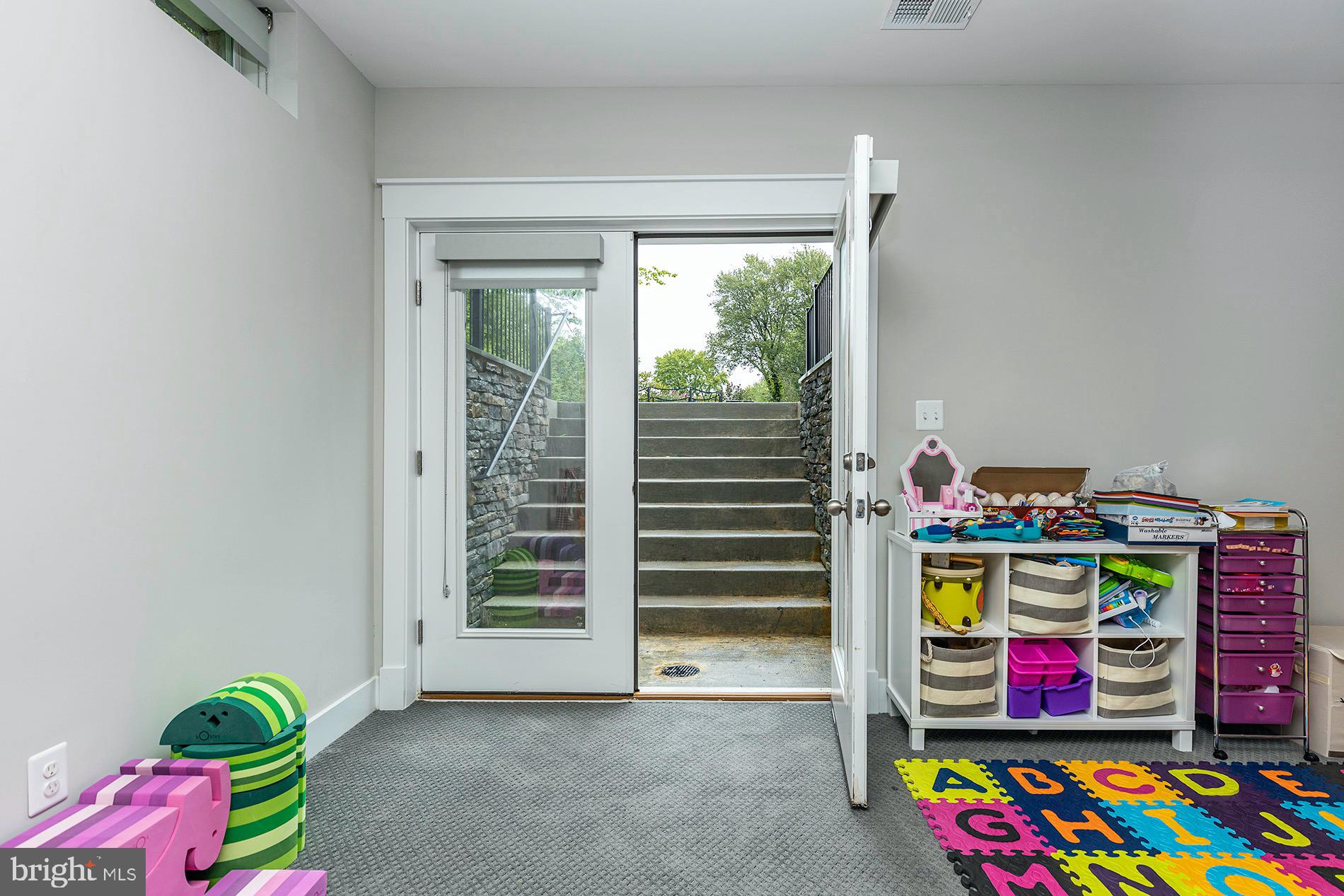 WEST VIENNA WOODS - Residential