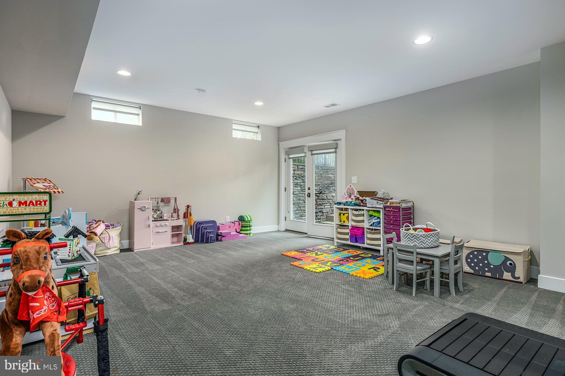 WEST VIENNA WOODS - Residential