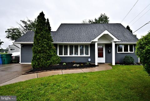 37 PEONY ROAD LEVITTOWN PA 19056