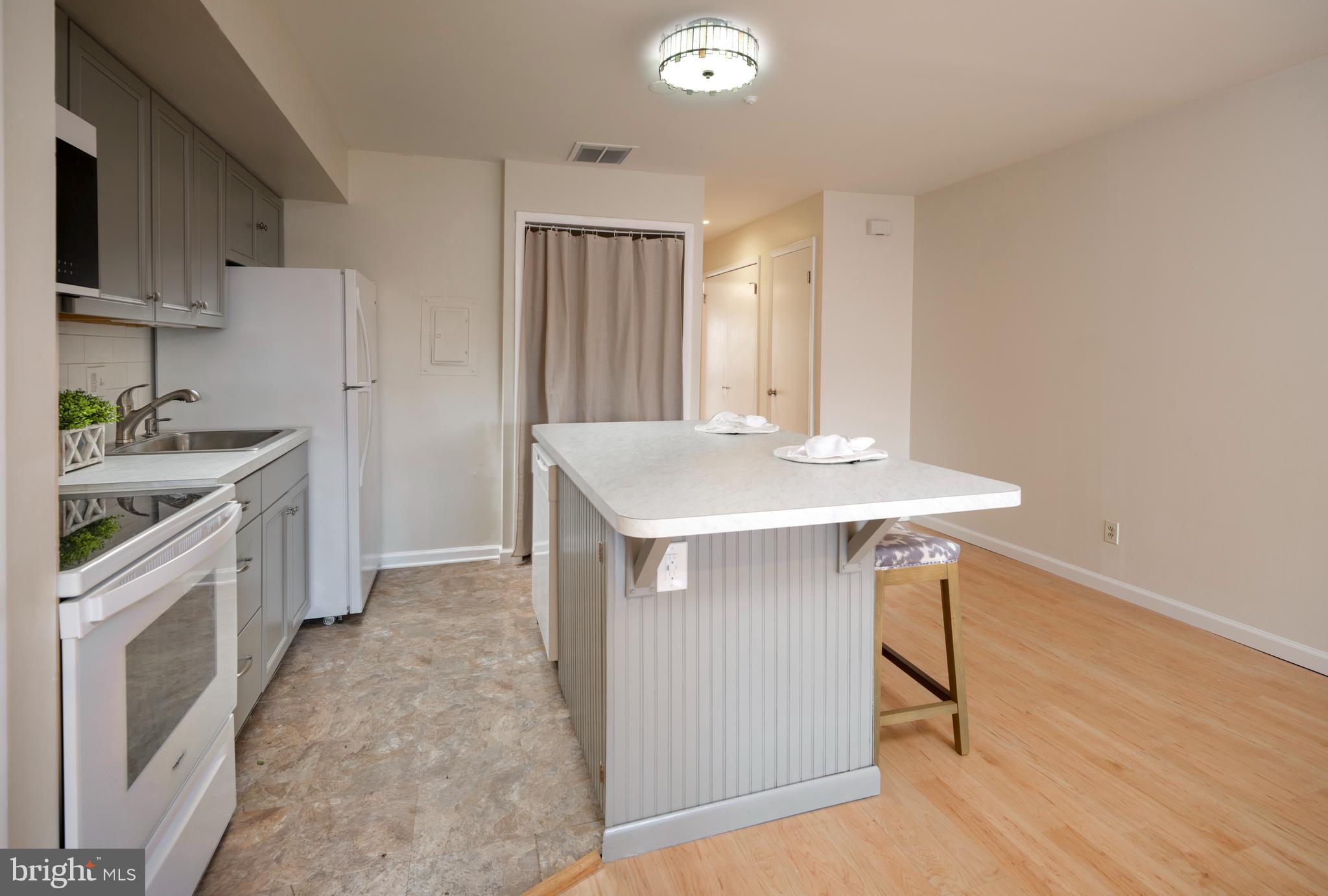 VILLAGE II - Residential Lease