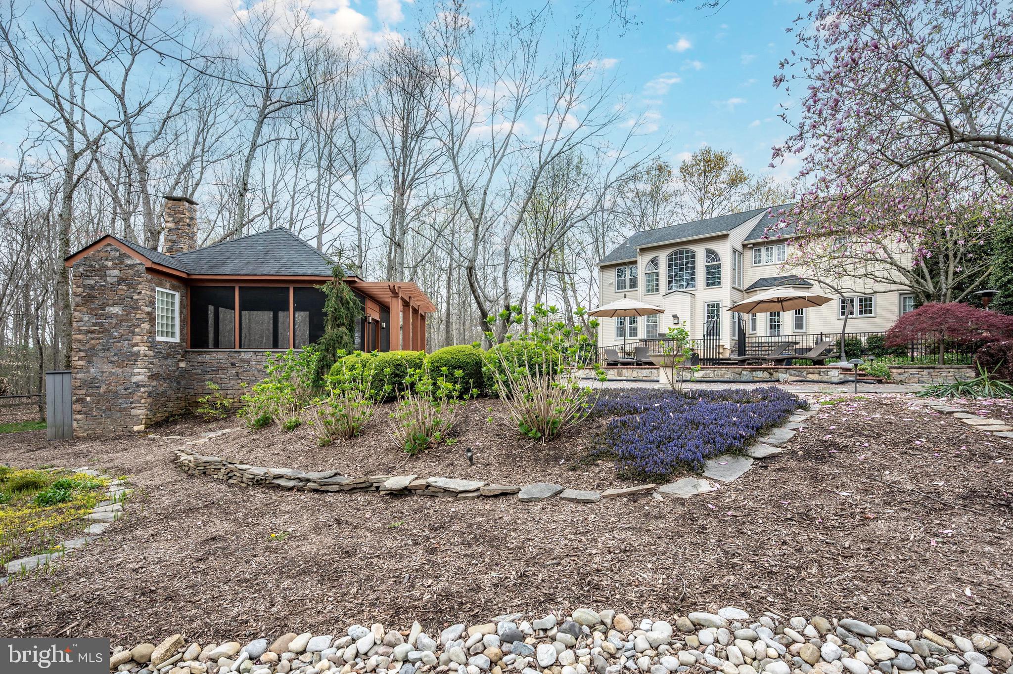 BARRINGTON OAKS - Residential Lease