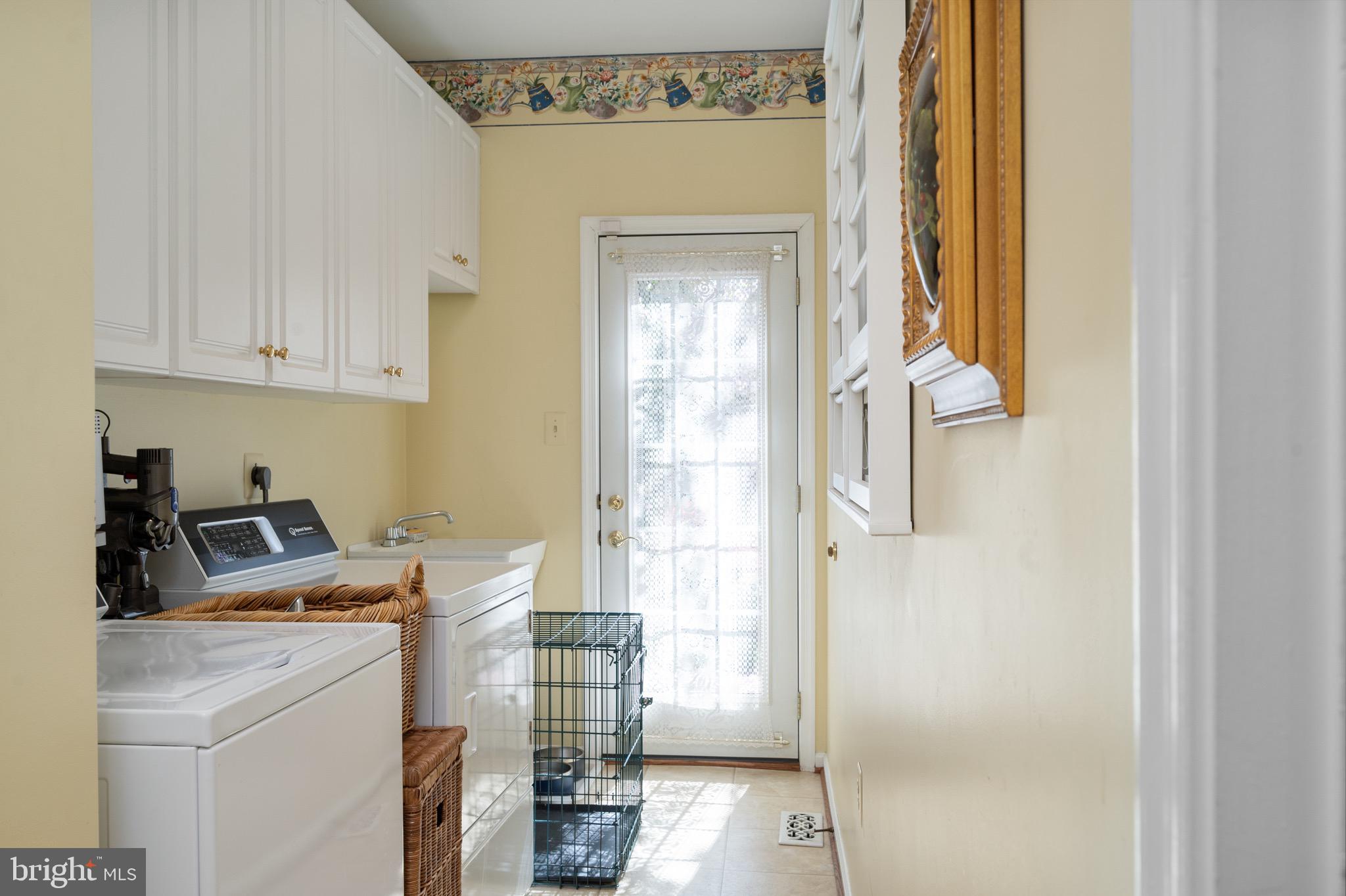 BARRINGTON OAKS - Residential Lease