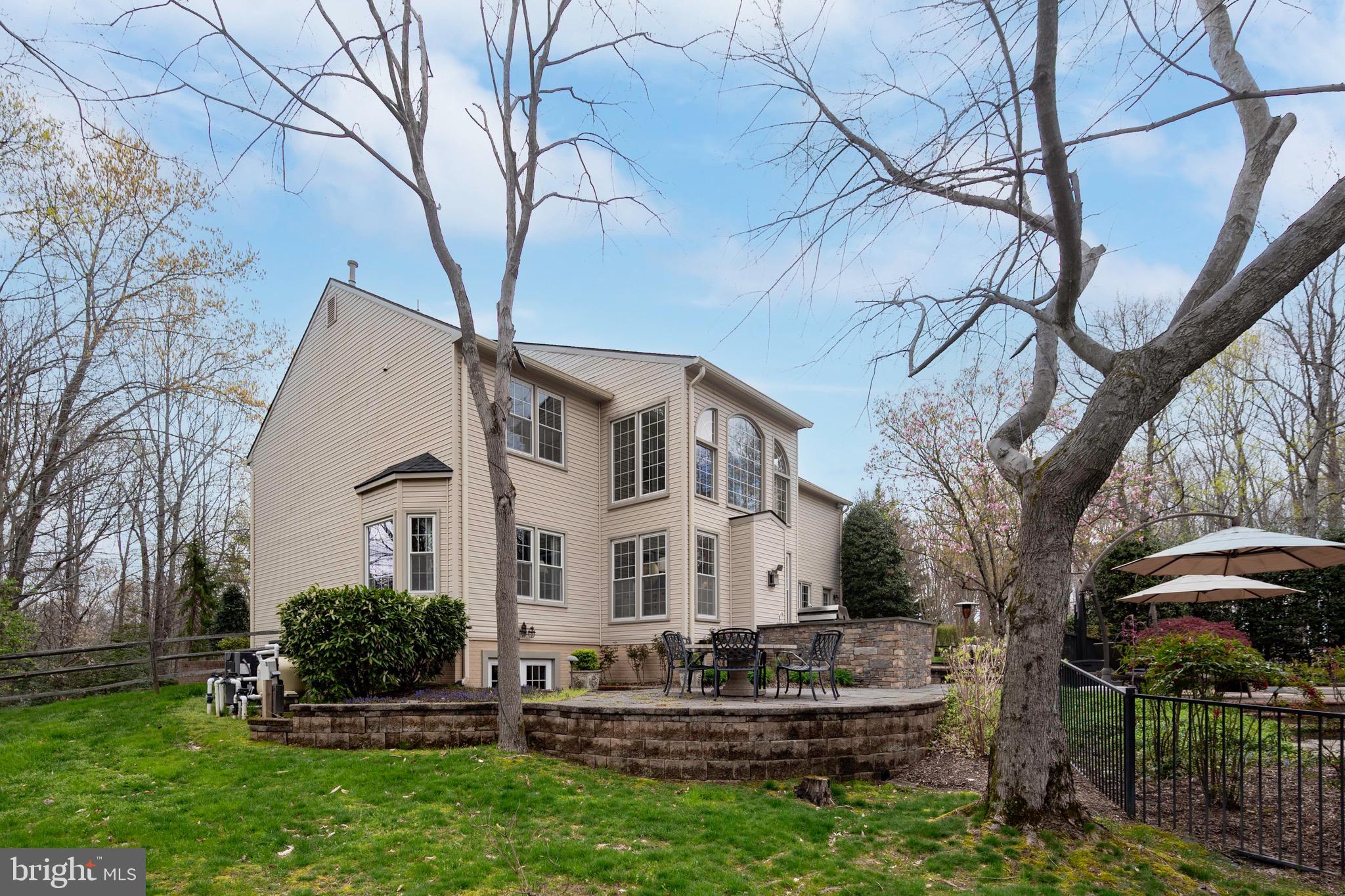 BARRINGTON OAKS - Residential Lease