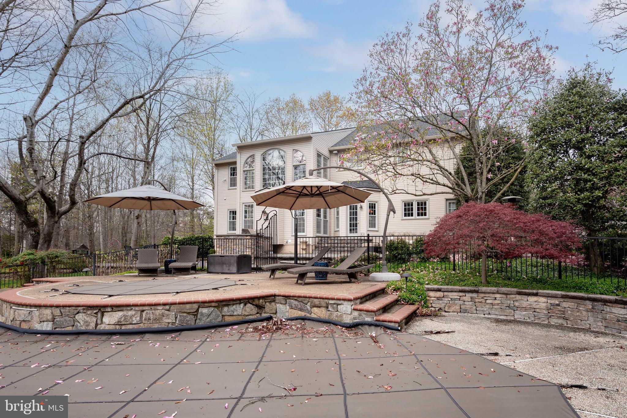 BARRINGTON OAKS - Residential Lease