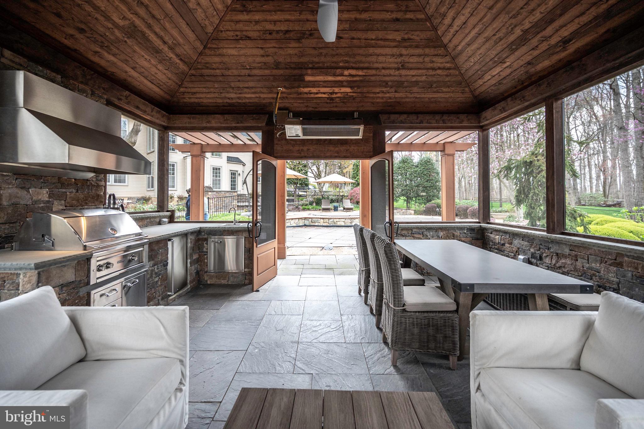 BARRINGTON OAKS - Residential Lease