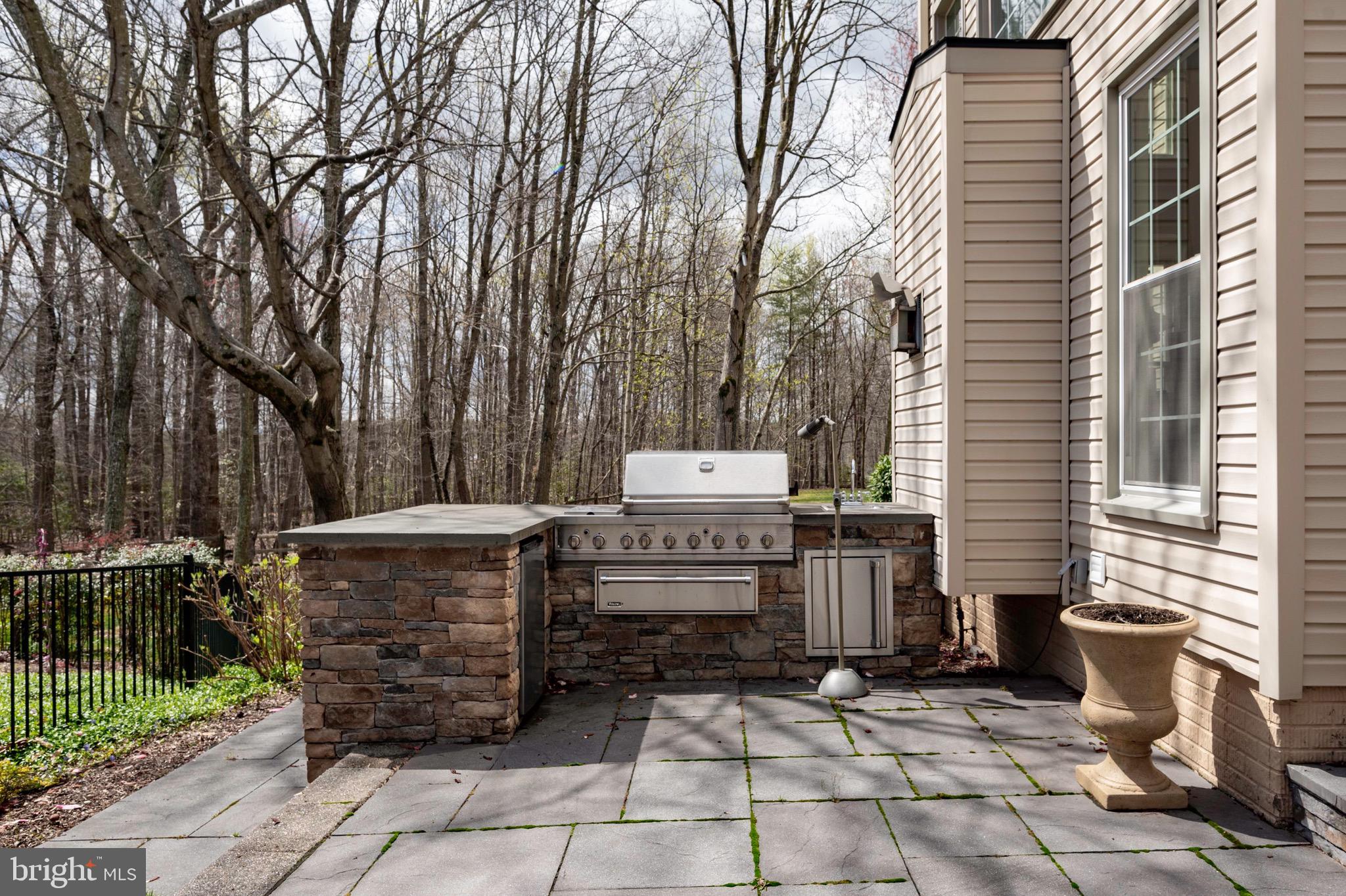 BARRINGTON OAKS - Residential Lease