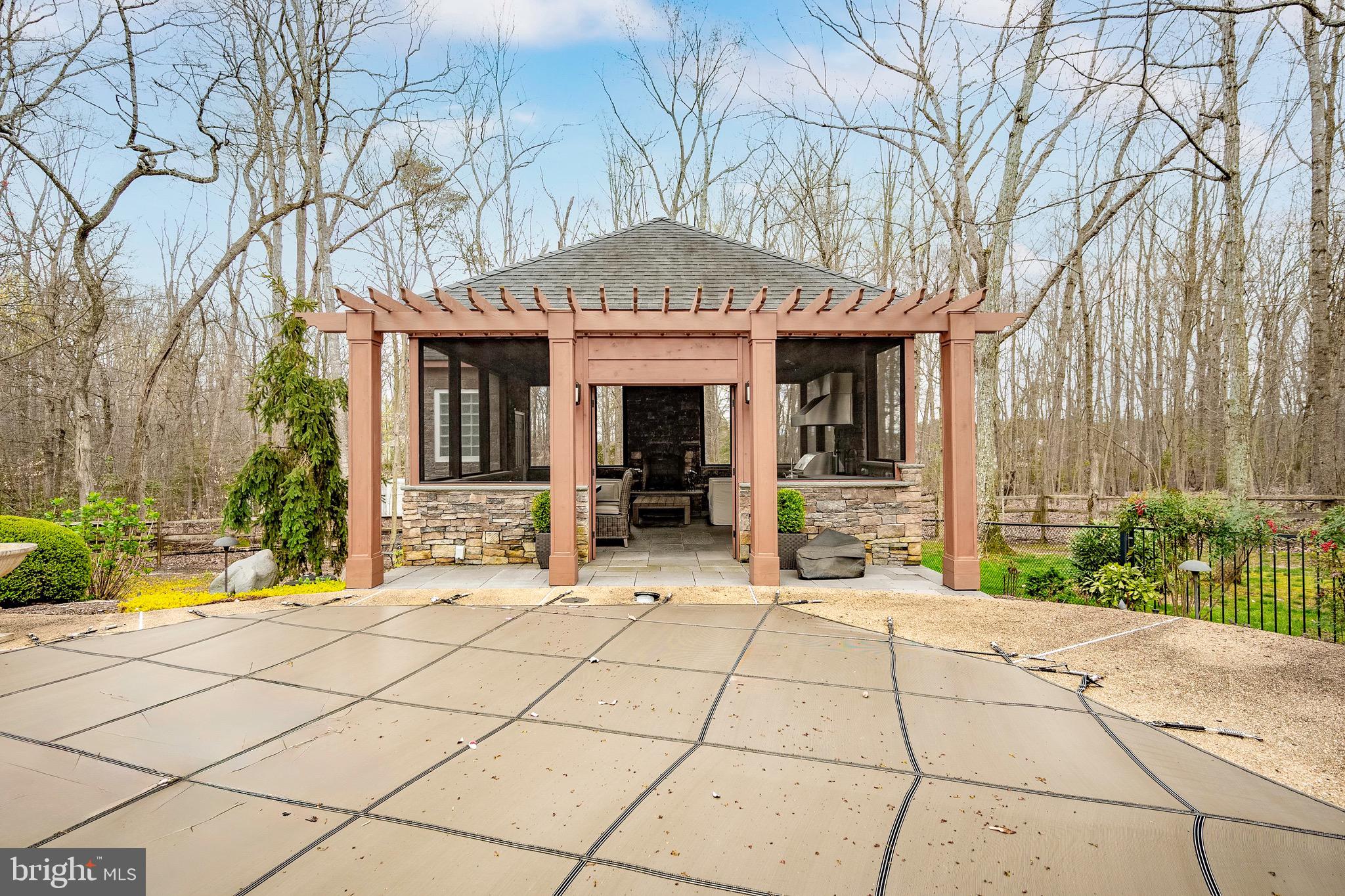 BARRINGTON OAKS - Residential Lease