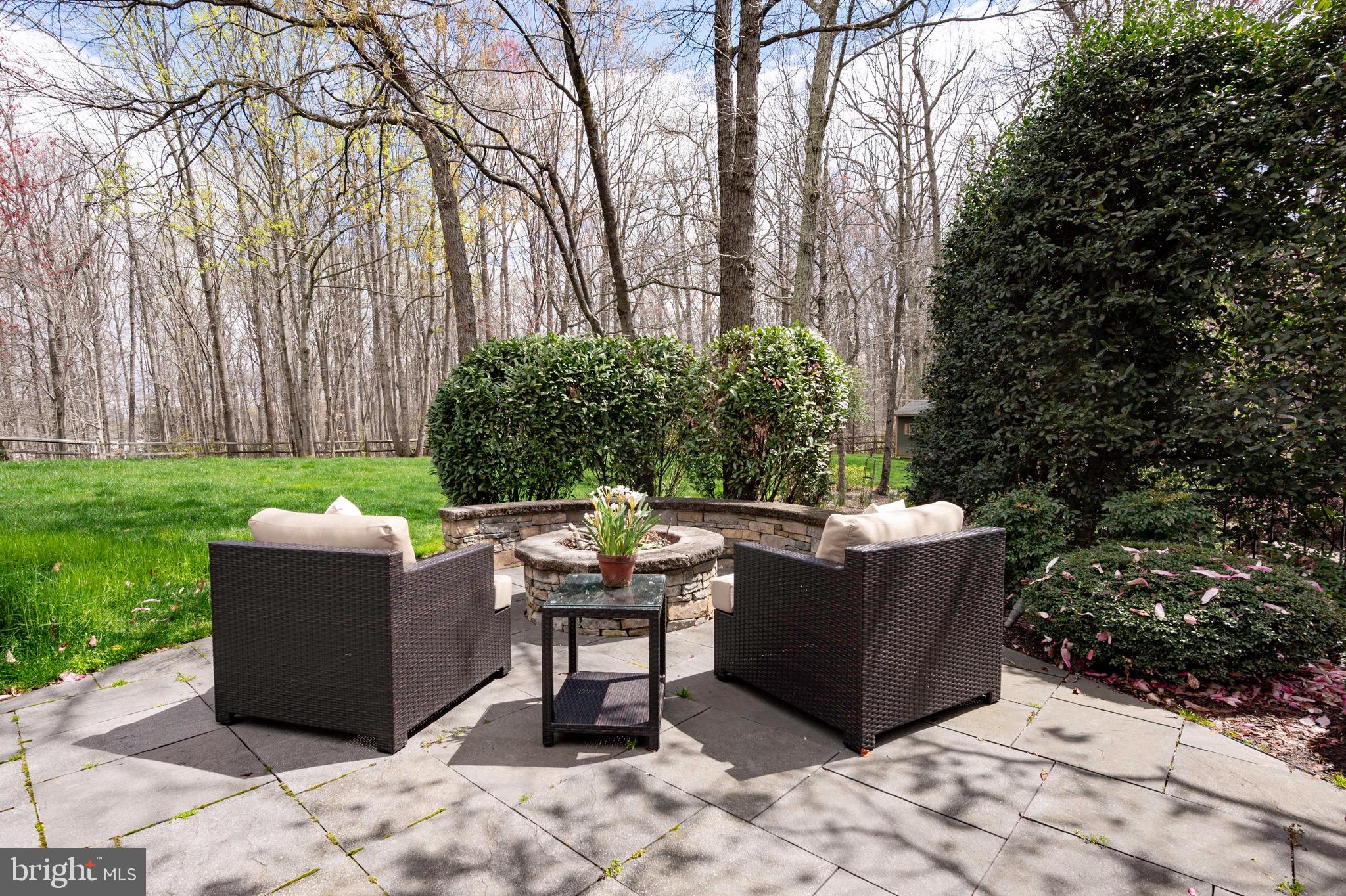 BARRINGTON OAKS - Residential Lease