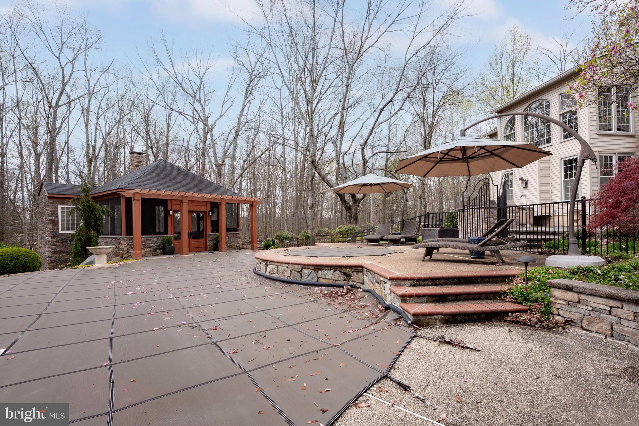 BARRINGTON OAKS - Residential Lease