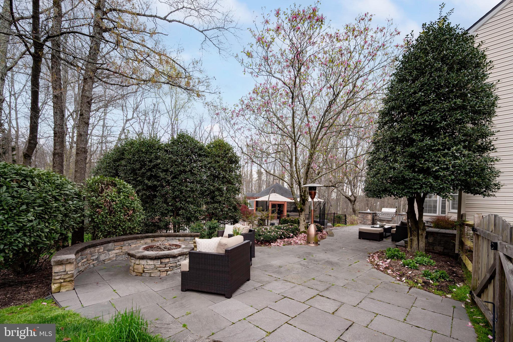 BARRINGTON OAKS - Residential Lease