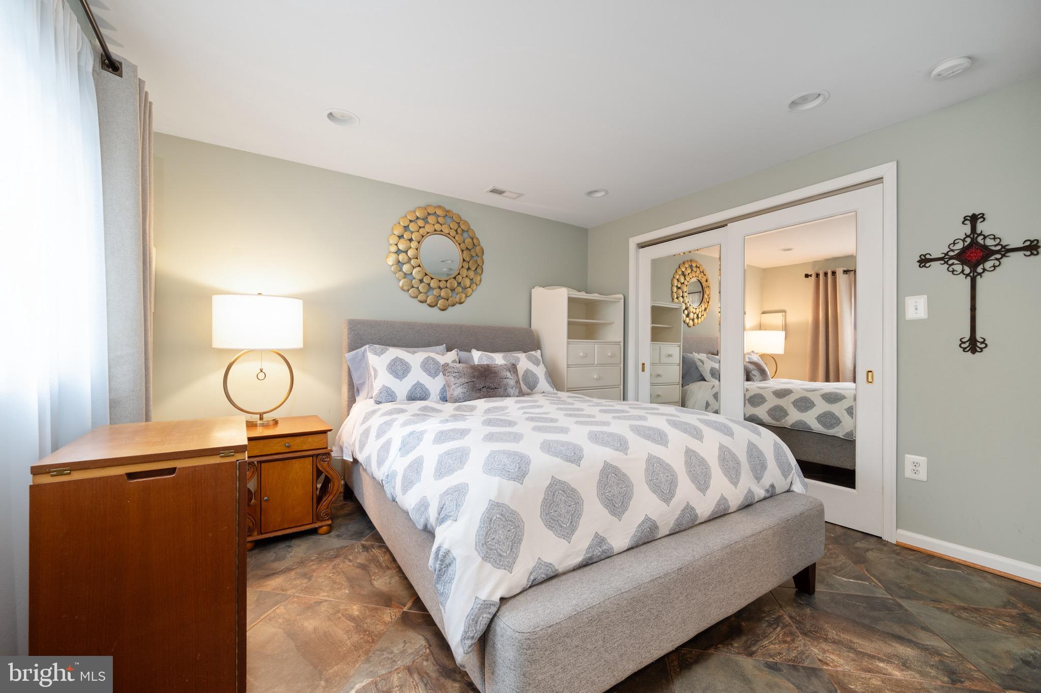 BARRINGTON OAKS - Residential Lease