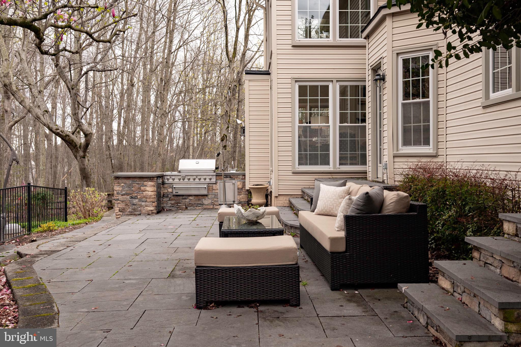 BARRINGTON OAKS - Residential Lease