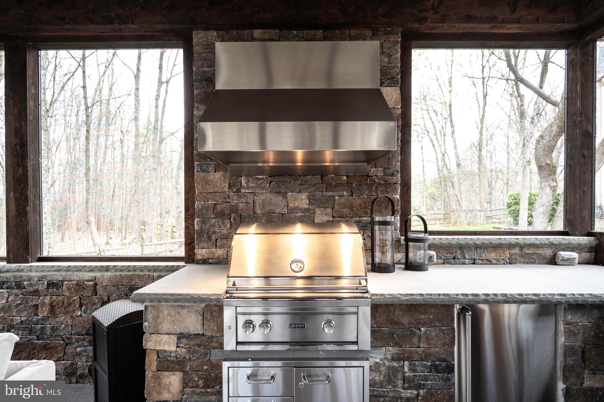 BARRINGTON OAKS - Residential Lease