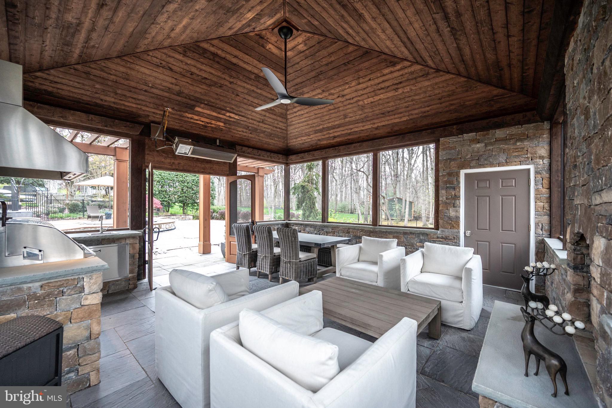 BARRINGTON OAKS - Residential Lease