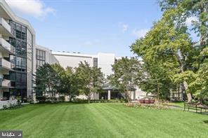 PAVILION IN THE PARK - Residential