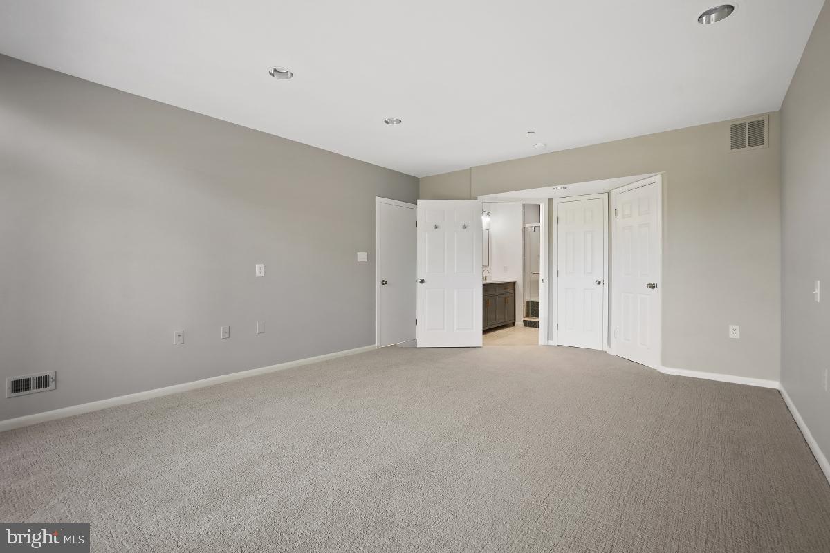 PAVILION IN THE PARK - Residential