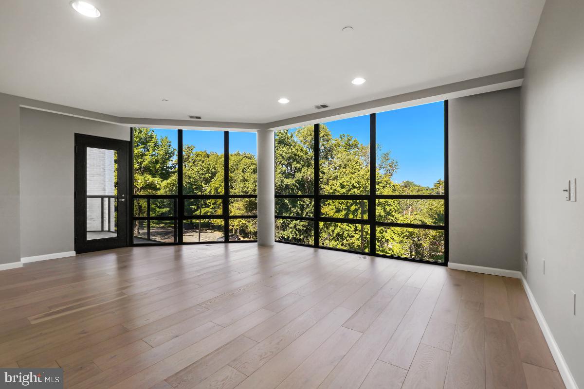 PAVILION IN THE PARK - Residential