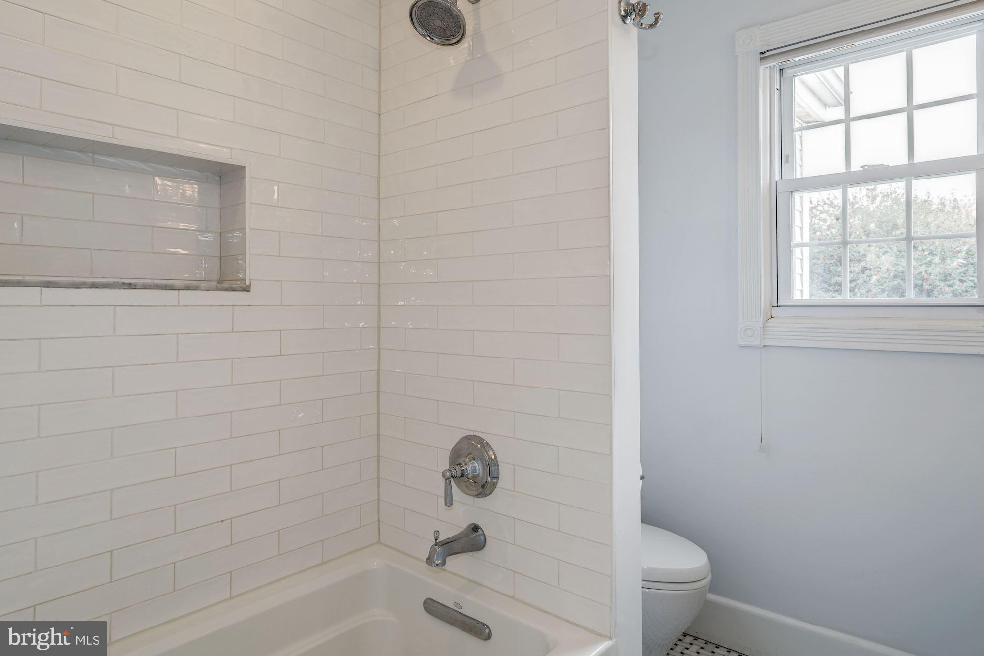 LYONHURST - Residential