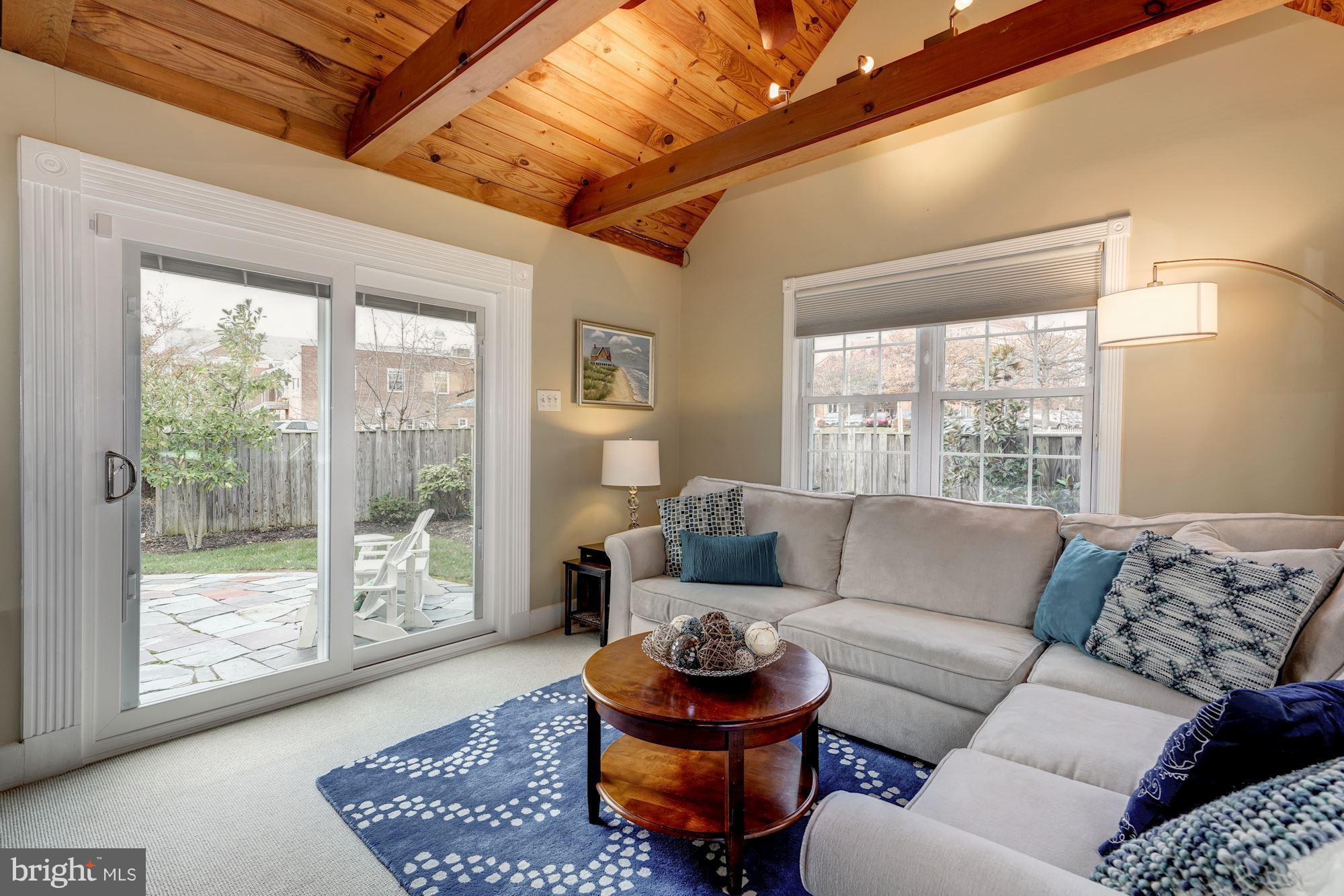 LYONHURST - Residential