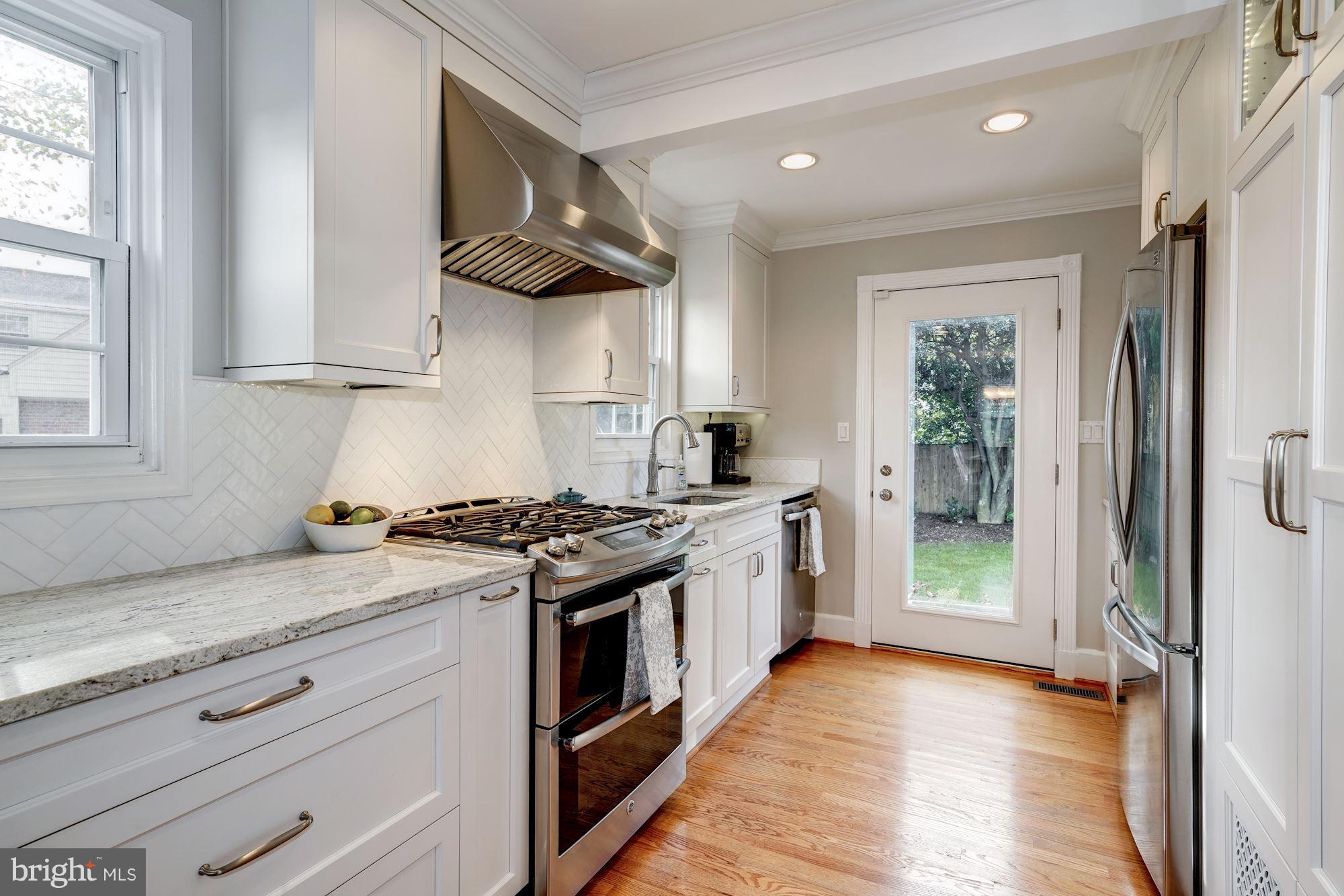 LYONHURST - Residential