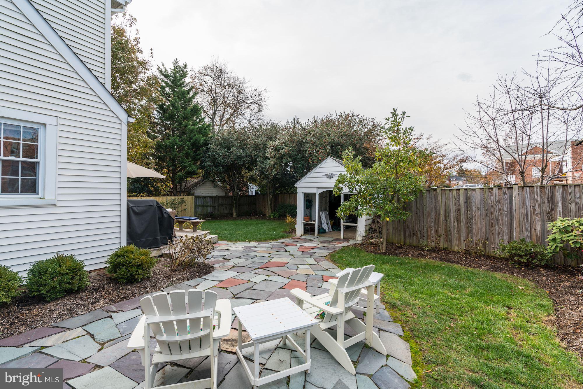 LYONHURST - Residential