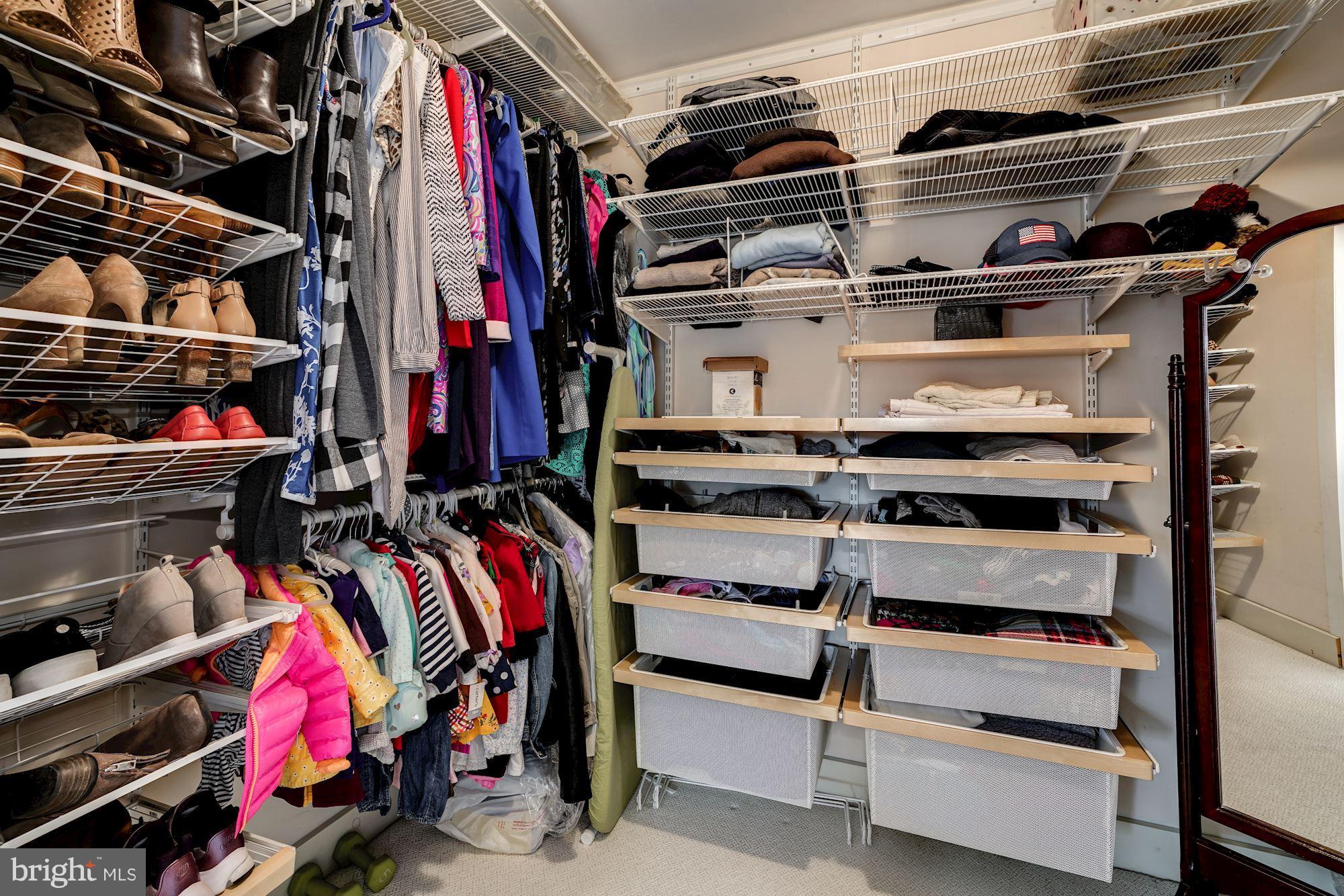 LYONHURST - Residential