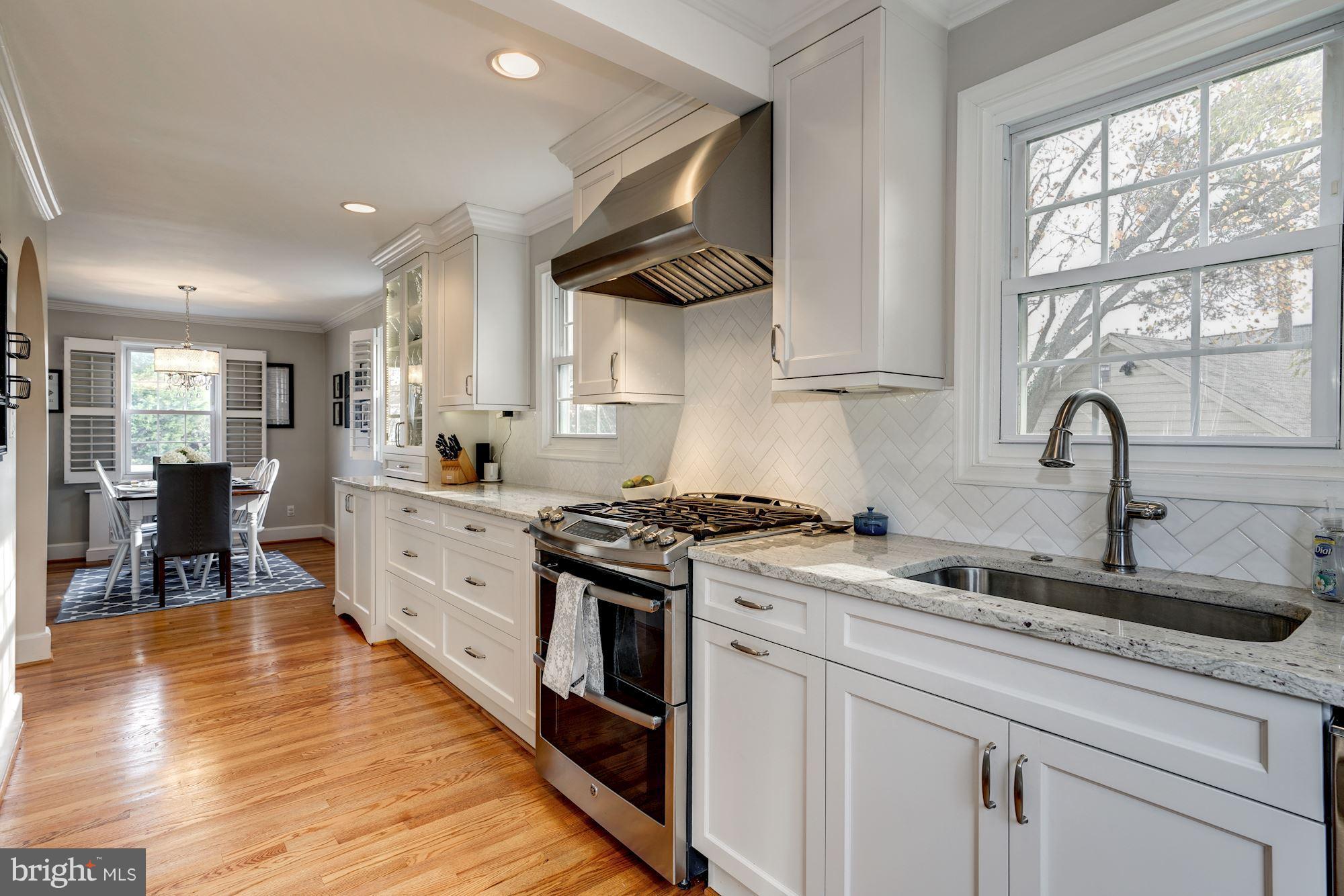 LYONHURST - Residential