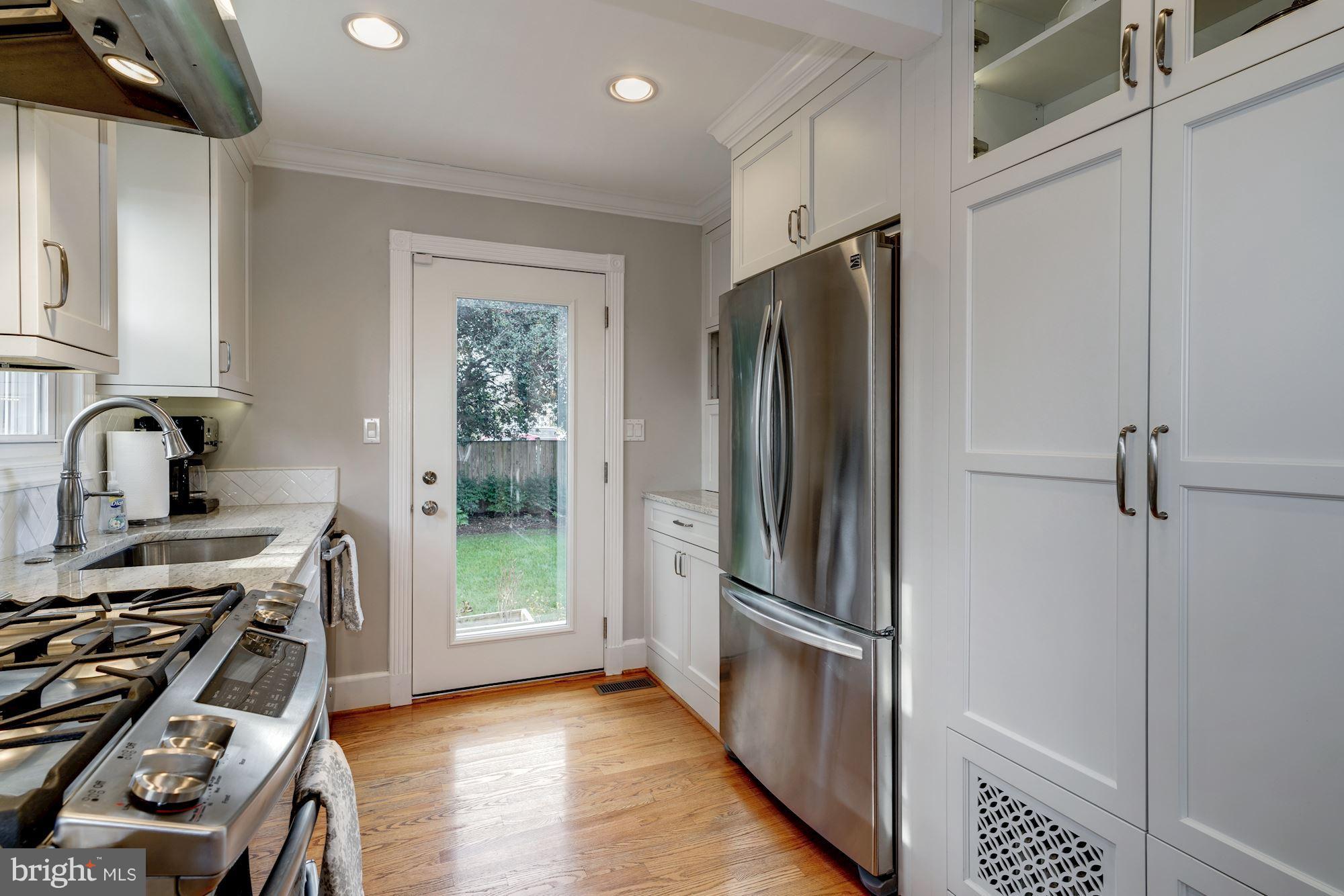 LYONHURST - Residential