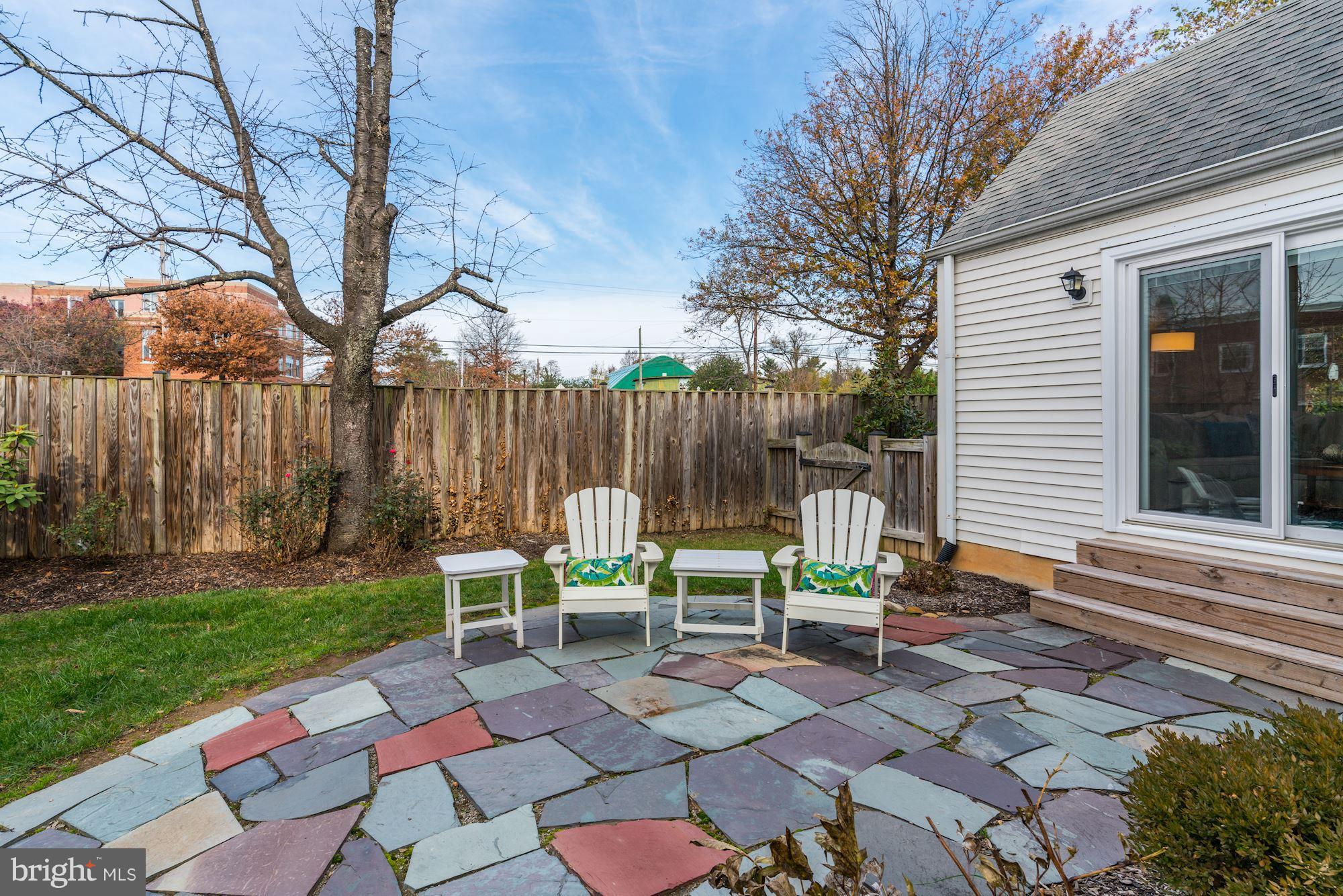 LYONHURST - Residential