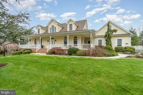 11884 Pineridge Drive, Waynesboro, PA MLS: PAFL2026522