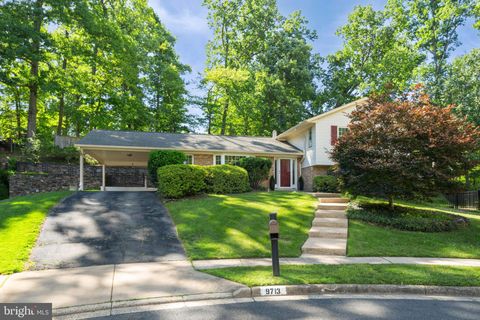 Photo of 9713 Rhapsody Drive, VIENNA, VA 22181 (MLS # VAFX2320492)