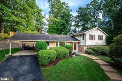 Photo of 9713 Rhapsody Drive, VIENNA, VA 22181 (MLS # VAFX2320492)
