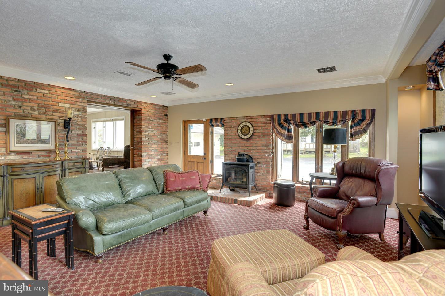 DARNESTOWN OUTSIDE - Residential