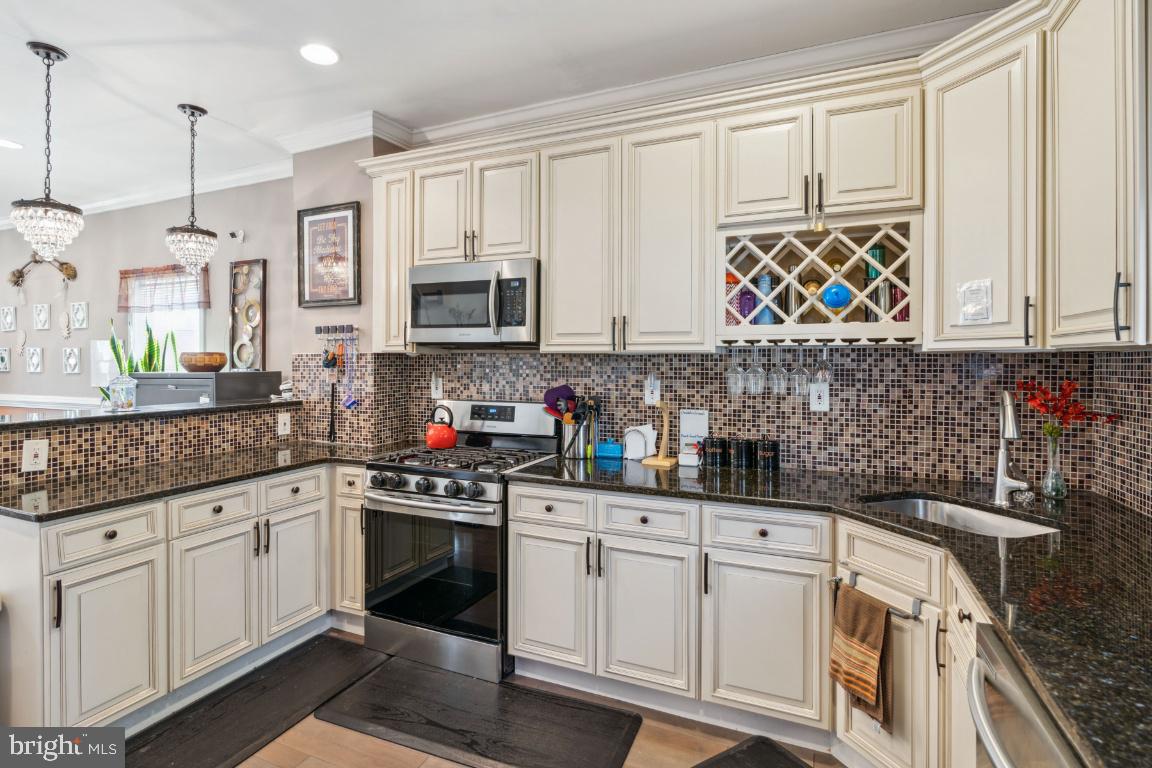 DOLFIELD - Commercial Sale