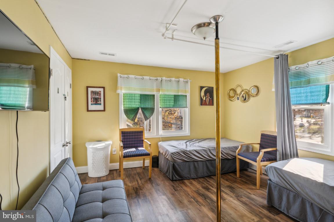 DOLFIELD - Commercial Sale