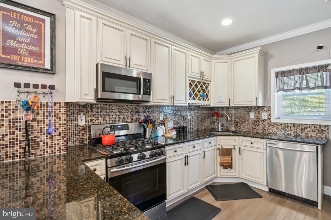 DOLFIELD - Commercial Sale