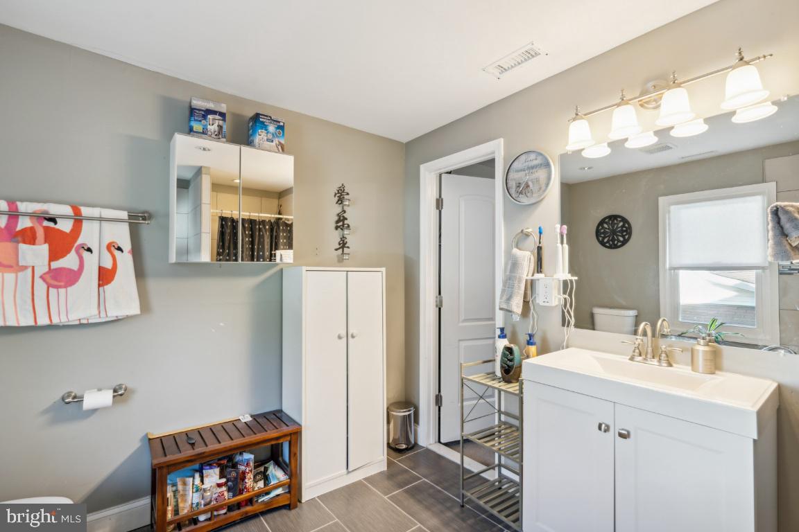 DOLFIELD - Commercial Sale