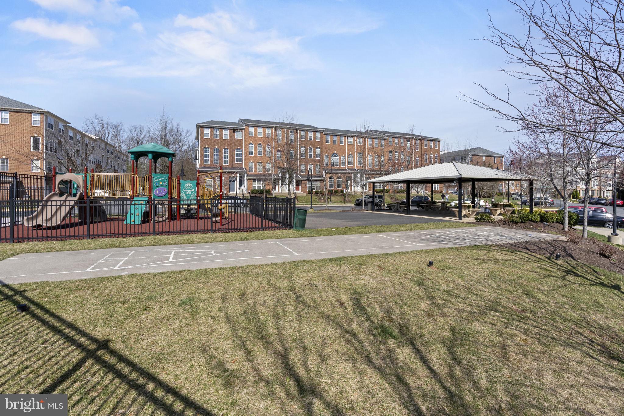 MARKET CENTER CONDOMINIUM - Residential