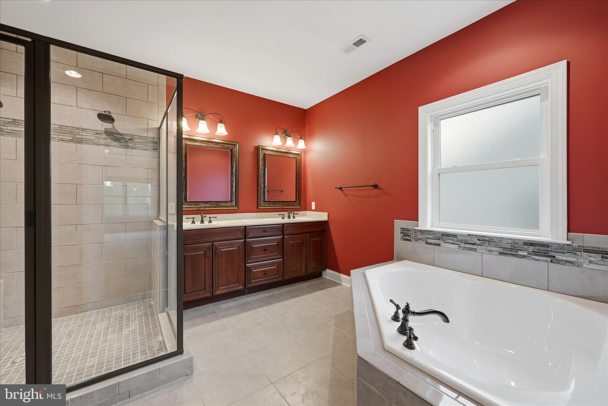 RAVEN POINTE - Residential