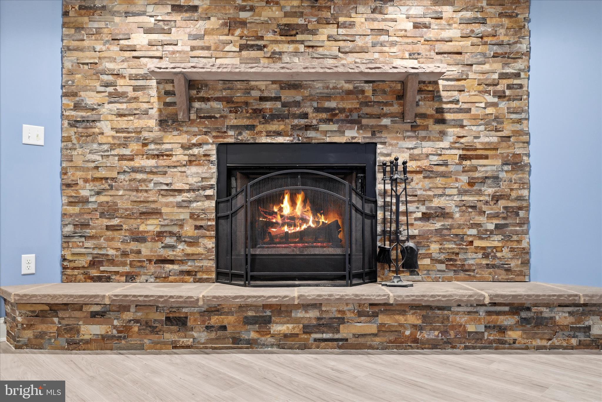 RAVEN POINTE - Residential