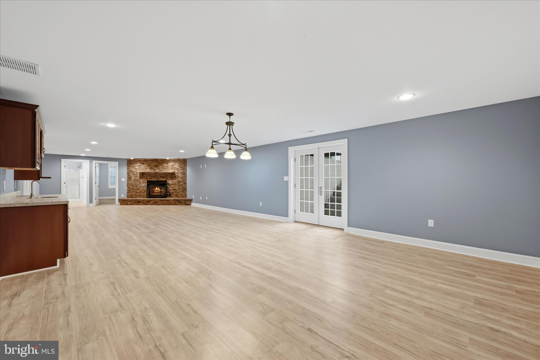 RAVEN POINTE - Residential