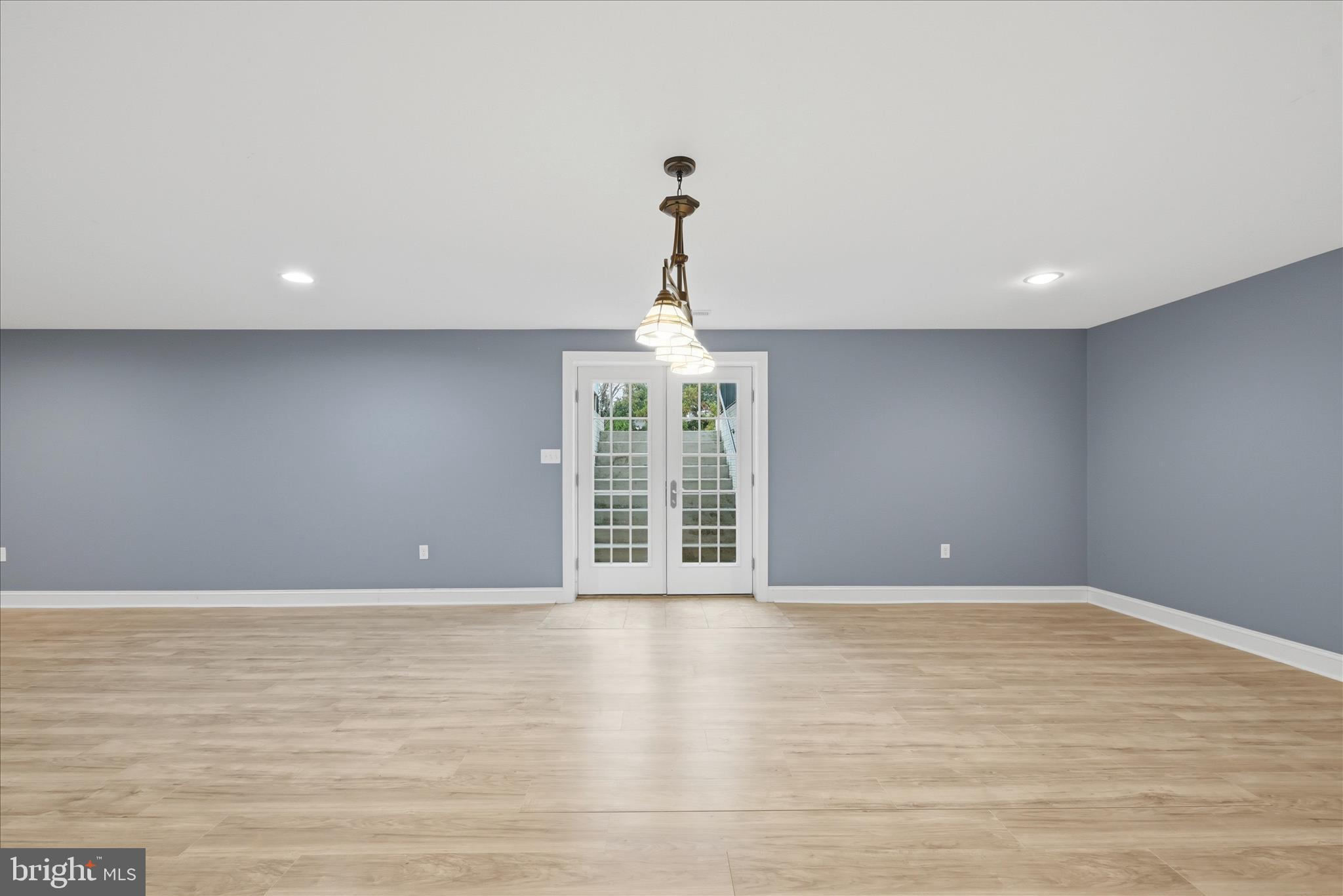 RAVEN POINTE - Residential